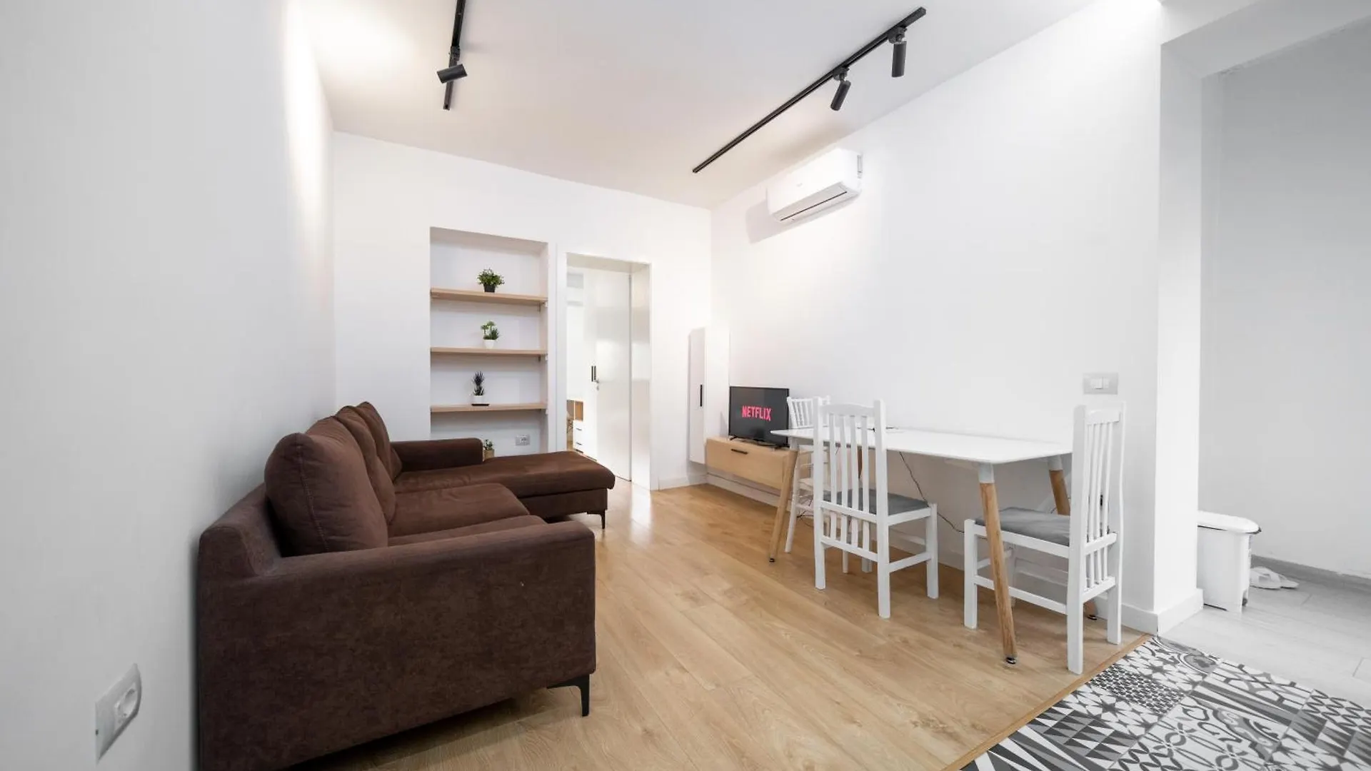 Comfy Modern Urban Apartment - Central Tirana