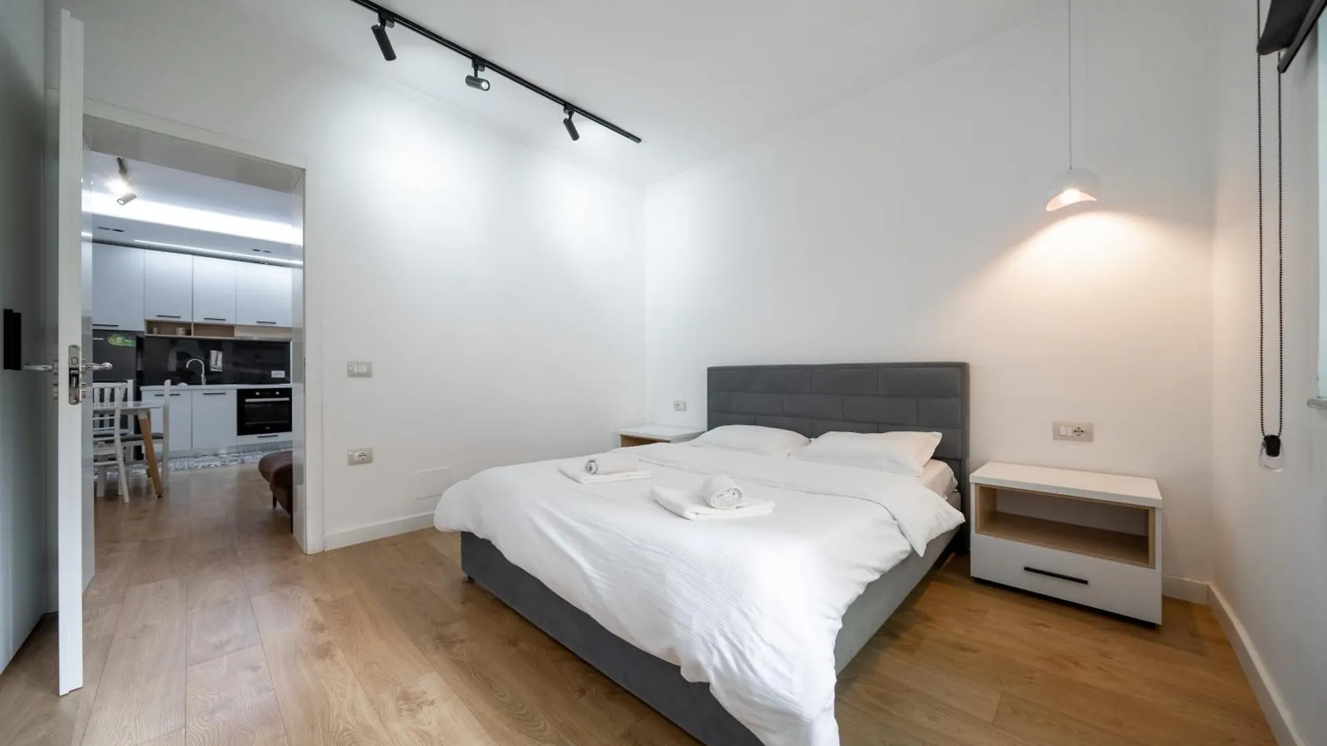 Comfy Modern Urban Apartment - Central Tirana 0*,  Albania