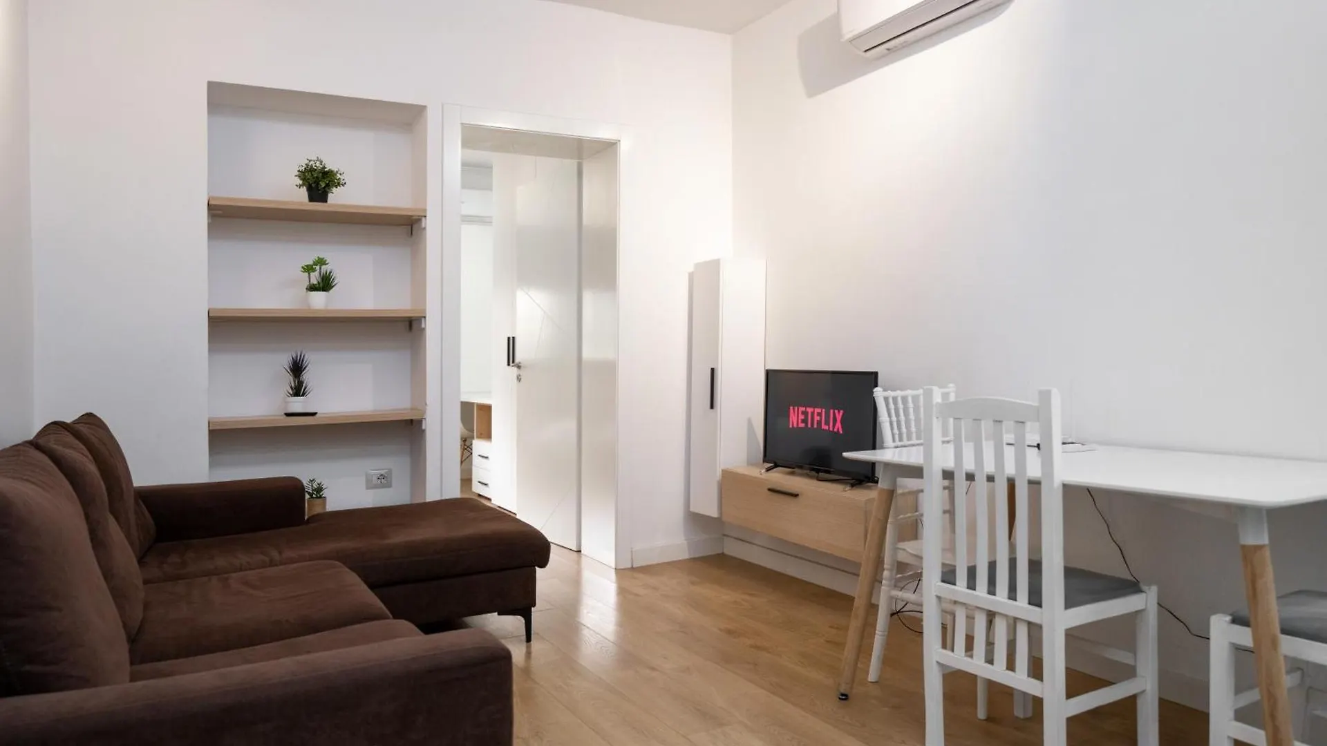 Comfy Modern Urban Apartment - Central Tirana